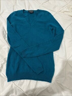 Bloomingdale's Teal V-Neck Cashmere Sweater